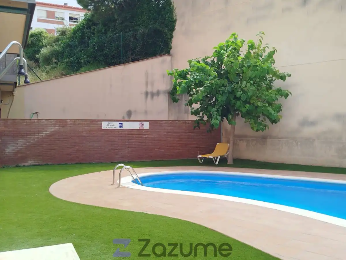 Schwimmbecken von Wohnungen zur Miete in Lloret de Mar mit Klimaanlage, Terrasse und Schwimmbad