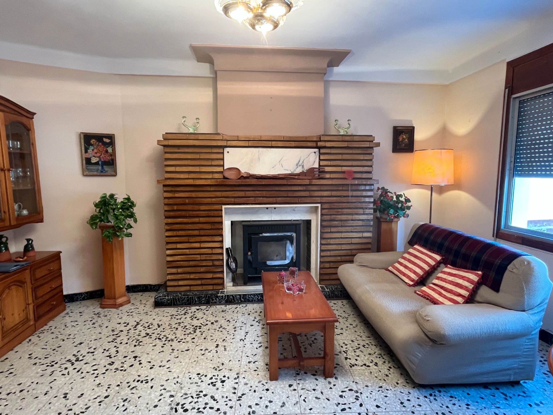 Sala d'estar de Casa o xalet en venda en Letux amb Traster, Moblat i Forn