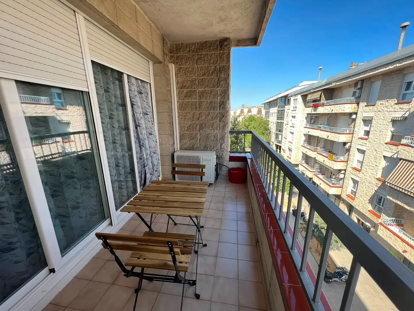 Piso con terraza en venta en Carrer de Josep Renom, imagen 2