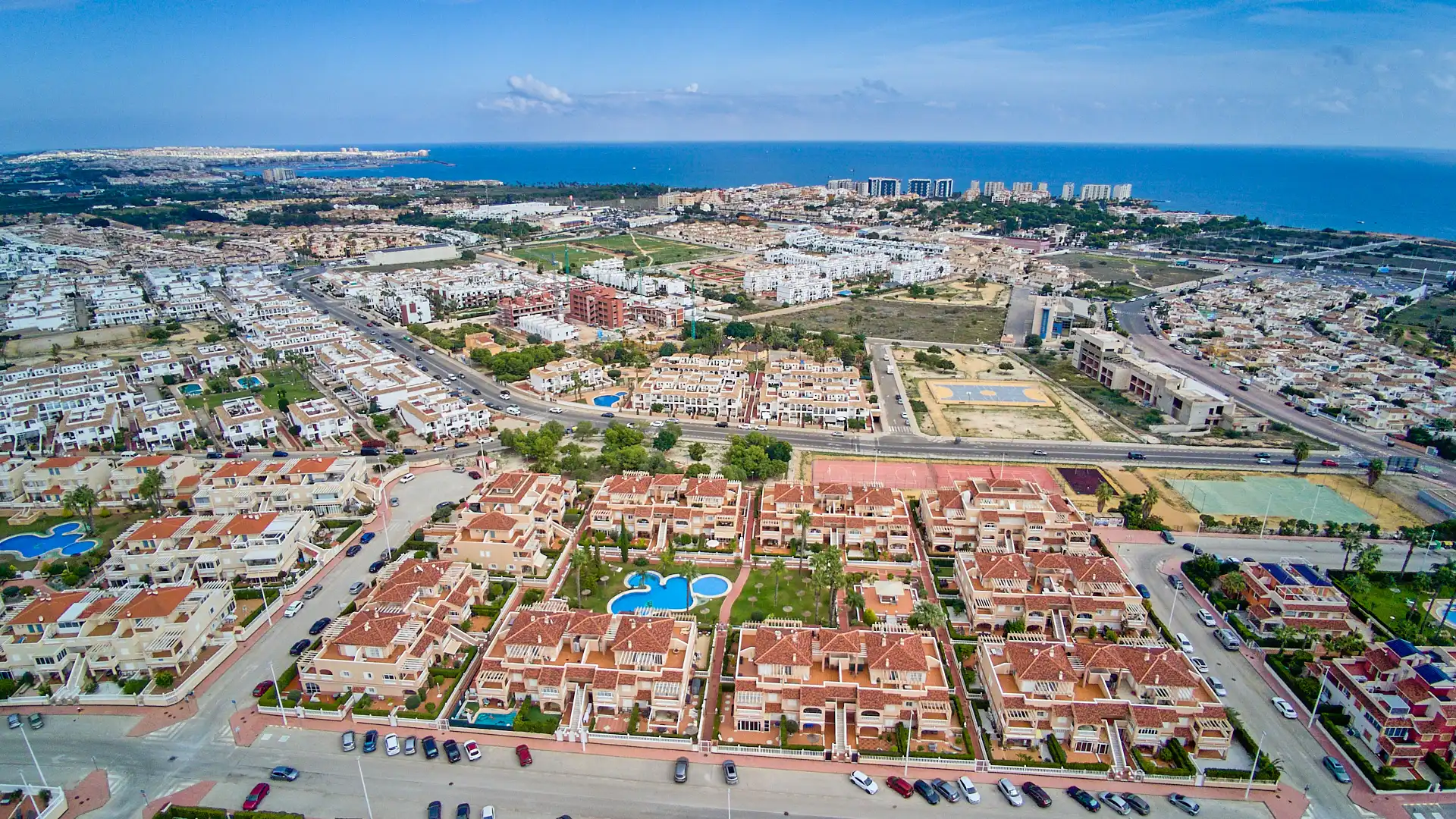 Vista exterior de Àtic en venda en Orihuela amb Aire condicionat, Calefacció i Terrassa