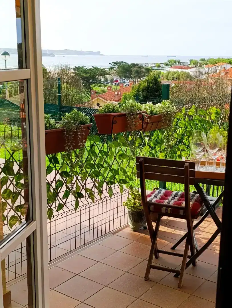 Terrassa de Casa o xalet en venda en Ribamontán al Mar amb Jardí privat, Parquet i Moblat