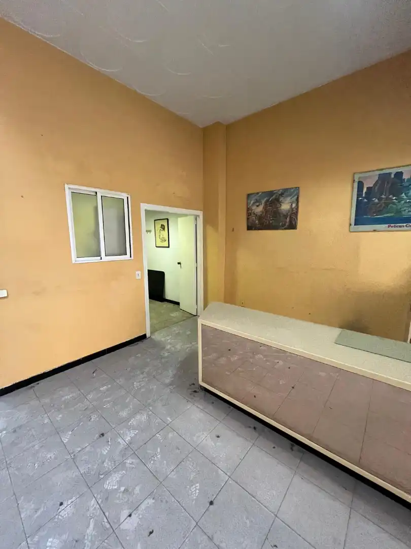 Local comercial en venta en Carrer Joan Salvat i Papasseit, imagen 3