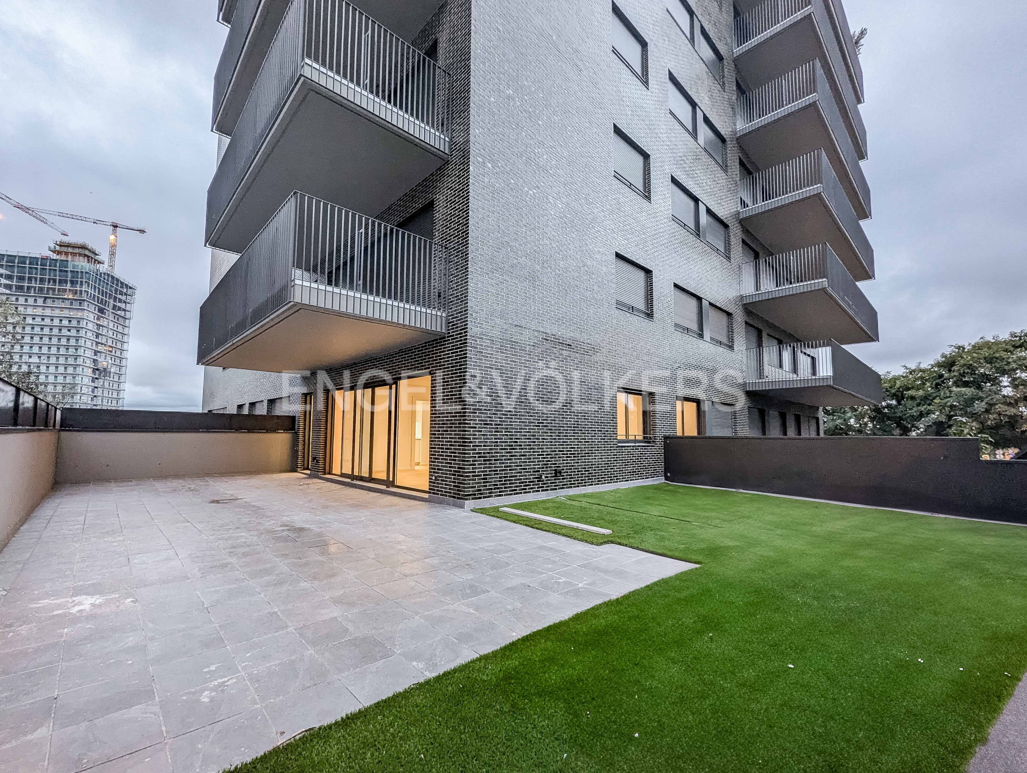 Exterior view of Apartment to rent in Esplugues de Llobregat  with Air Conditioner, Heating and Private garden