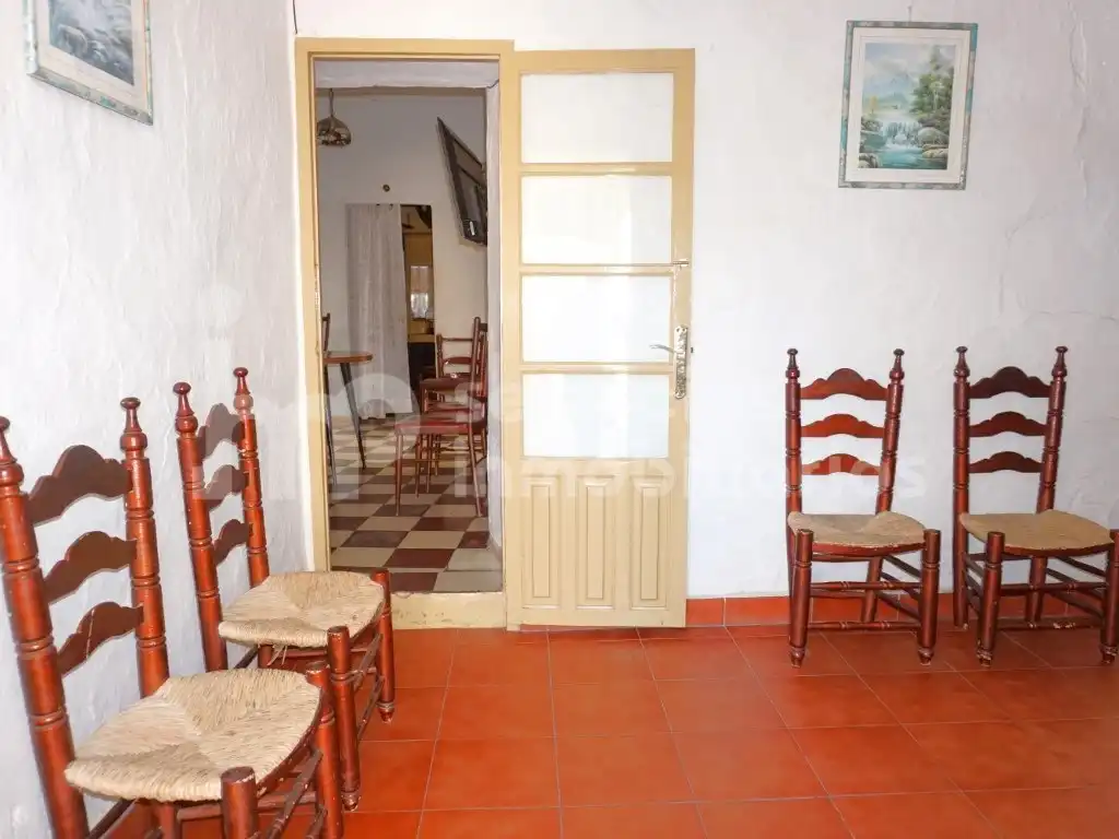 Casa adosada en venta en Benamocarra con Jardín privado, Terraza y Amueblado