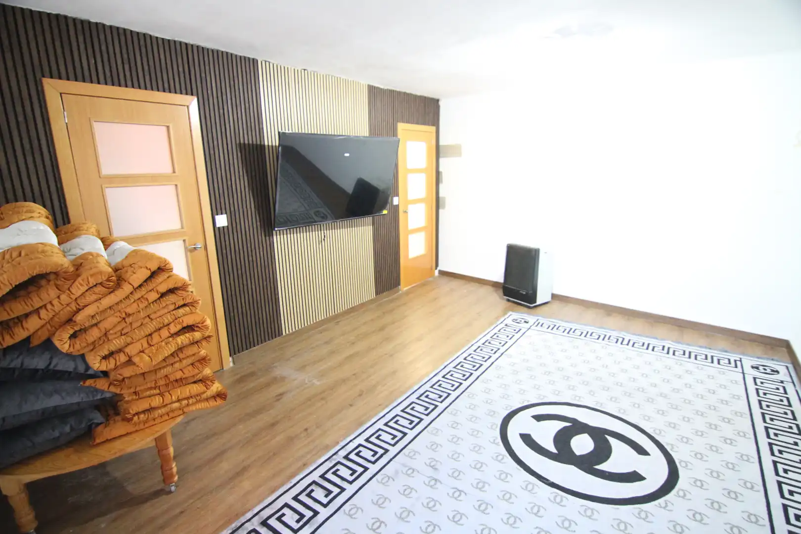 Sala d'estar de Casa o xalet en venda en Olesa de Montserrat amb Parquet, Terrassa i Forn