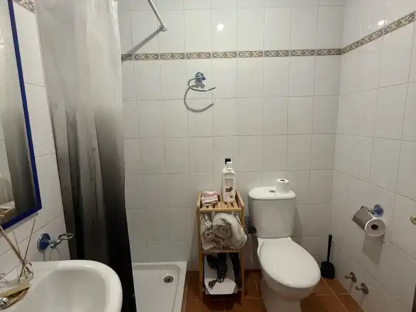 Baño de Piso para compartir en La Palma del Condado con Amueblado