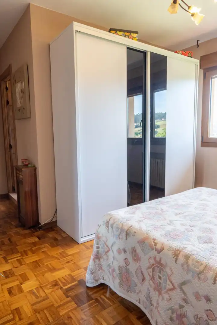Dormitori de Casa o xalet en venda en Gijón  amb Calefacció, Jardí privat i Terrassa