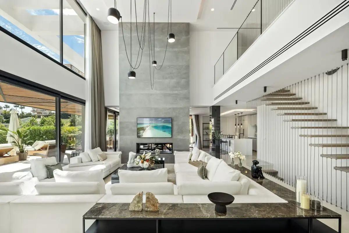 Sala d'estar de Casa o xalet de lloguer en Marbella amb Aire condicionat, Jardí privat i Terrassa