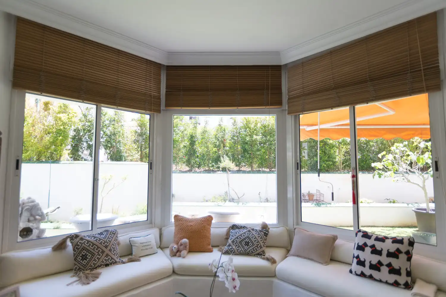 Wohnzimmer von Wohnungen zum Verkauf in Marbella mit Klimaanlage, Privatgarten und Terrasse