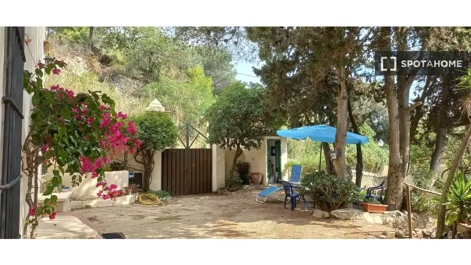 Garden of Flat for share in Teià  with Air Conditioner, Heating and Furnished