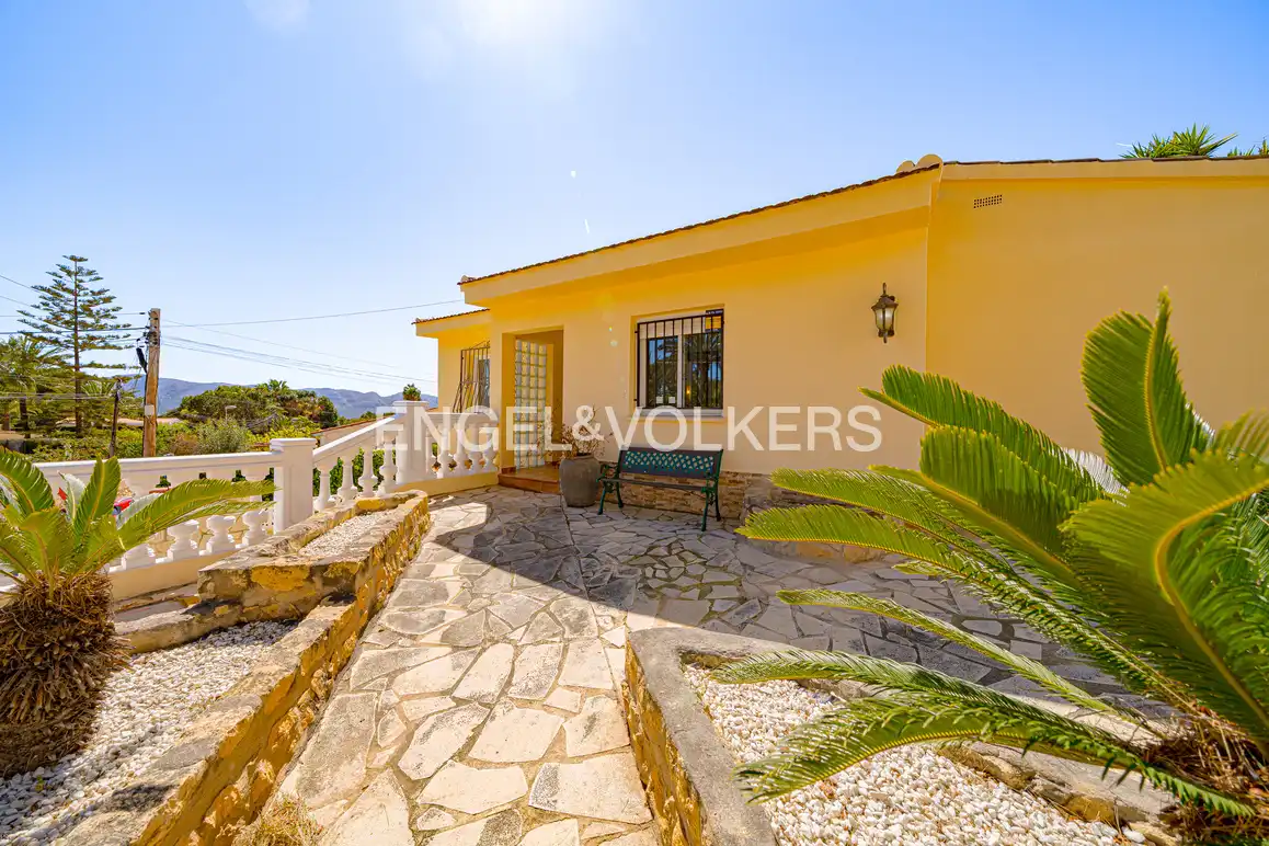 Vista exterior de Casa o chalet en venta en La Nucia con Aire acondicionado, Jardín privado y Piscina