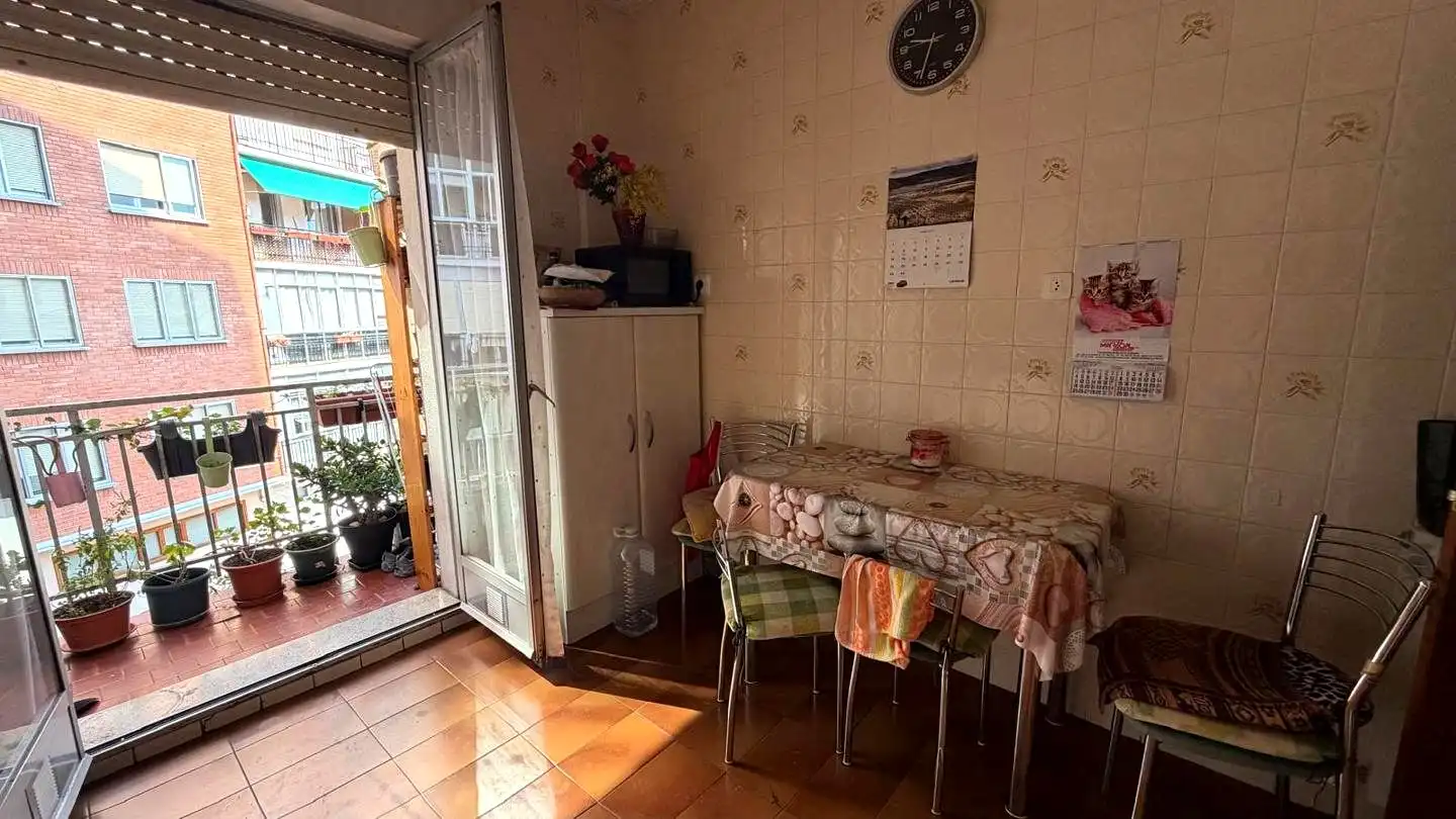 Comedor de Piso en venta en  Logroño con Calefacción, Terraza y Amueblado