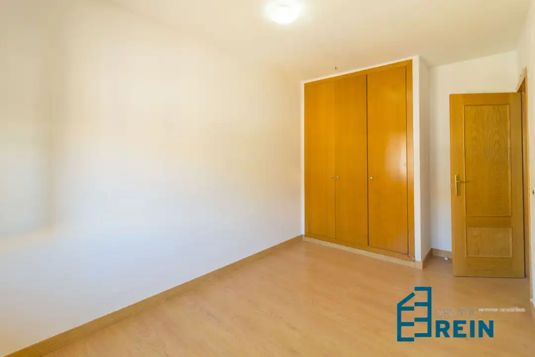 Habitación de Piso de alquiler en Magán con Calefacción, Piscina y Balcón