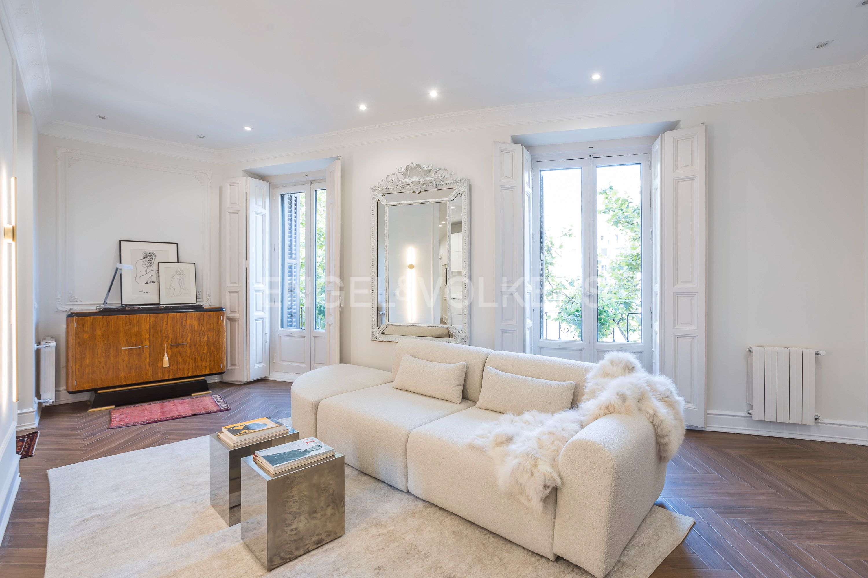 Living room of Apartment for sale in  Madrid Capital  with Air Conditioner, Heating and Furnished