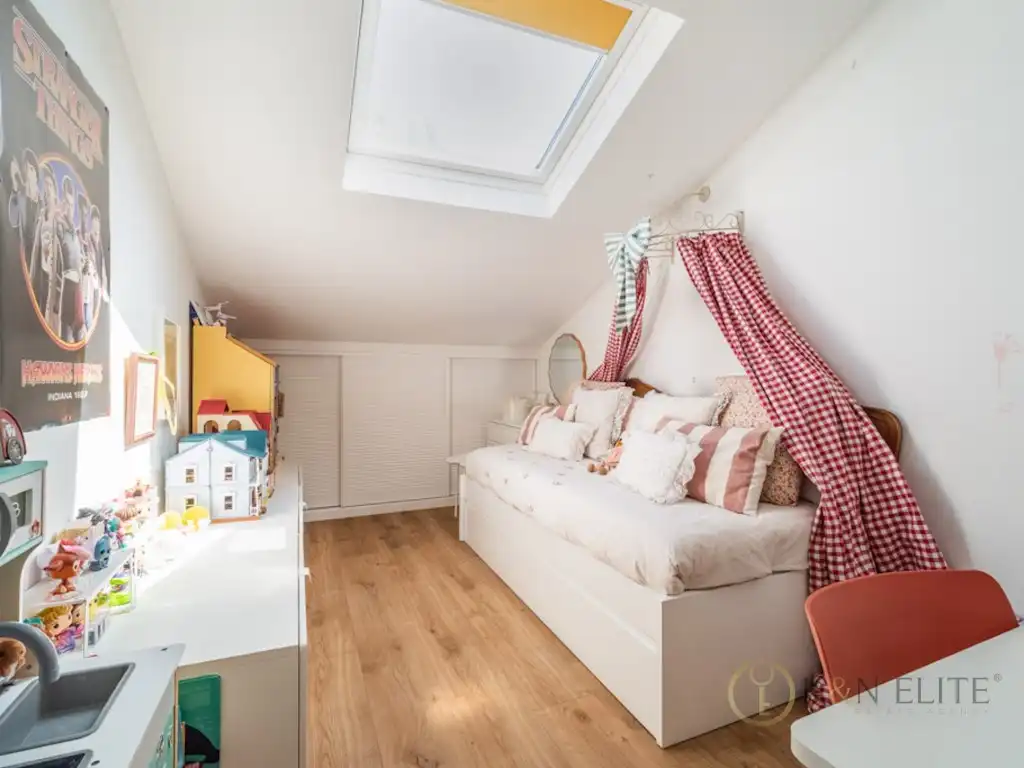 Habitación de Casa adosada en venta en Torrelodones con Terraza y Balcón