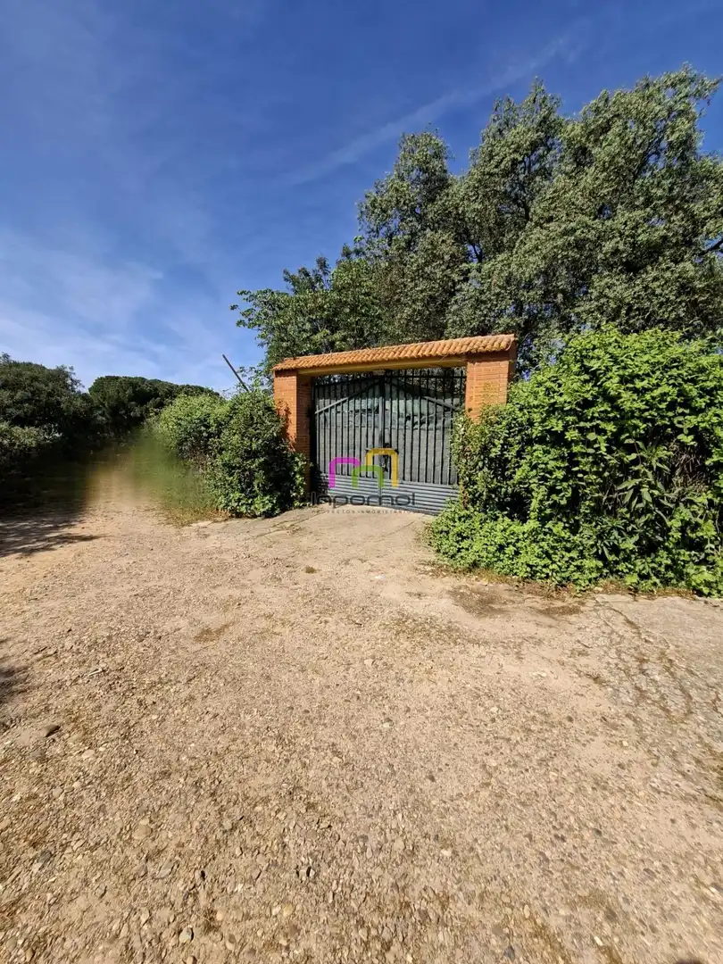 Country house zum Verkauf in Badajoz mit Terrasse, Abstellraum und Schwimmbad