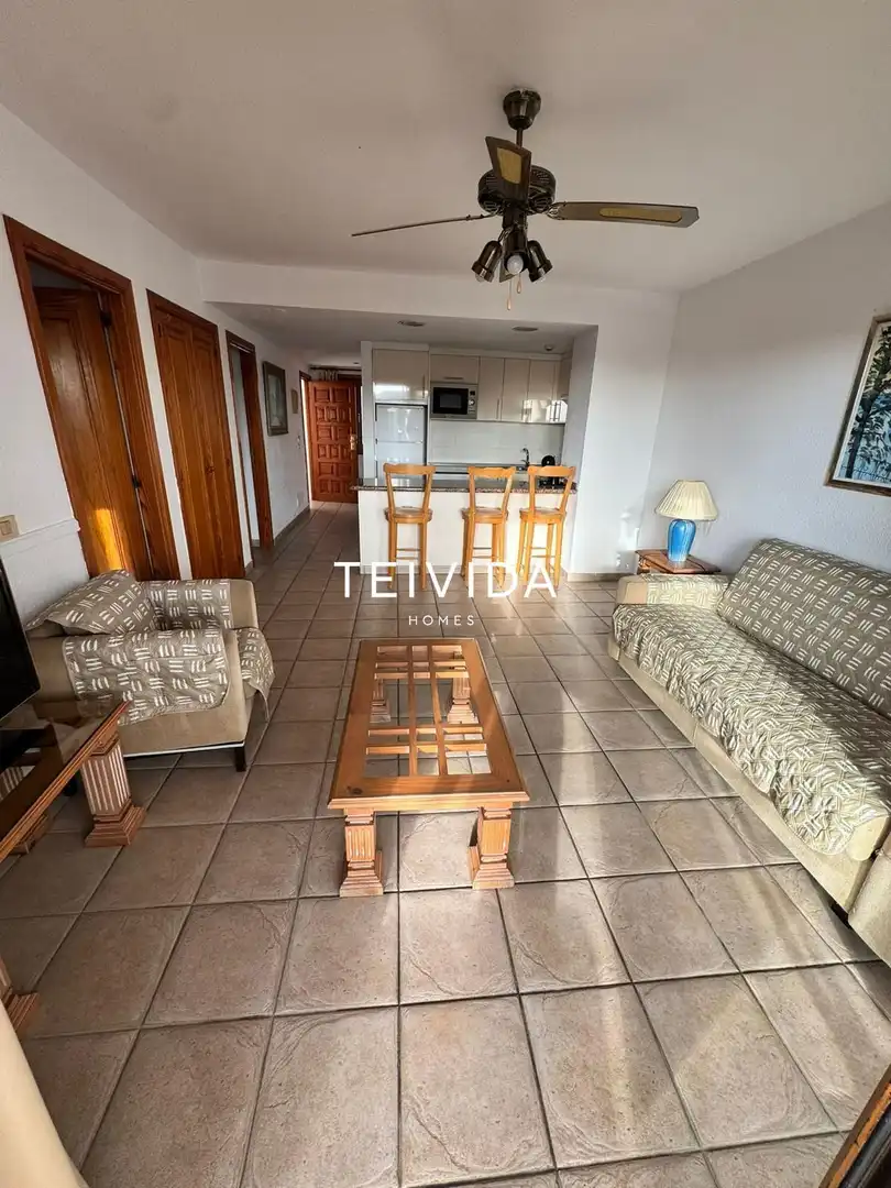 Sala de estar de Piso en venta en Arona con Terraza, Piscina y Piscina comunitaria