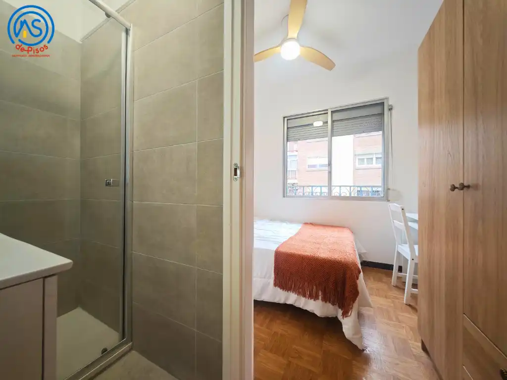 Flat for rent in Calle de Martínez Vargas, 2, Barrio Torrero