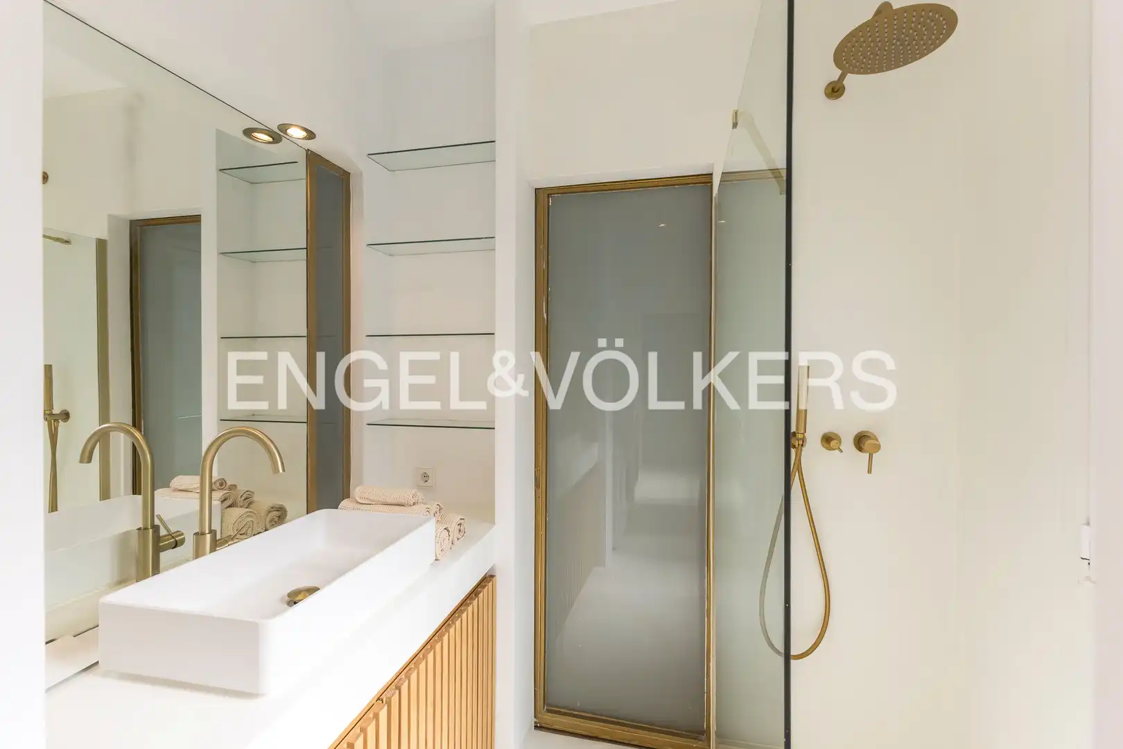 Badezimmer von Maisonette zur Miete in Madrid mit Klimaanlage und Heizung