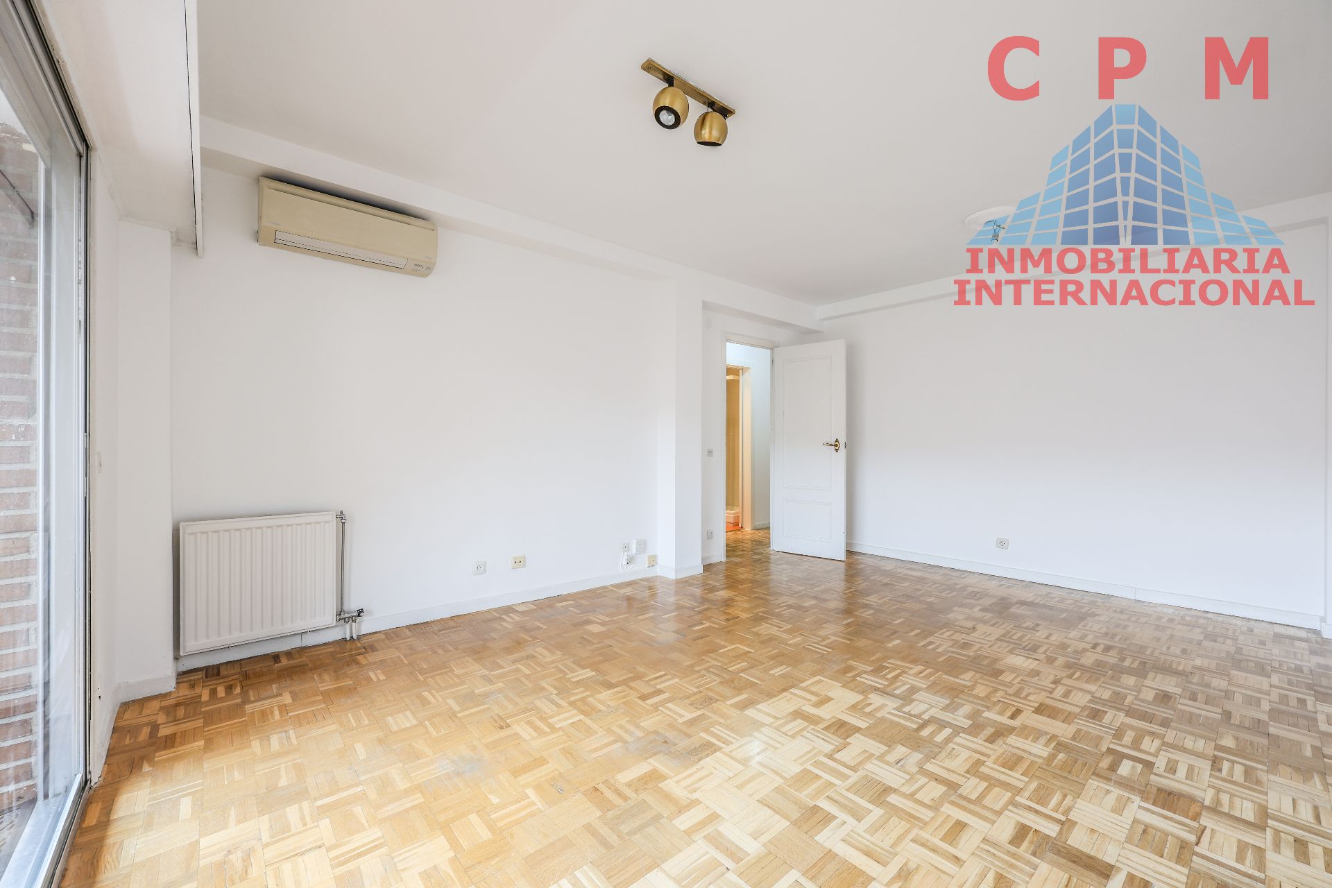 Bedroom of Flat to rent in  Madrid Capital  with Air Conditioner, Heating and Parquet flooring