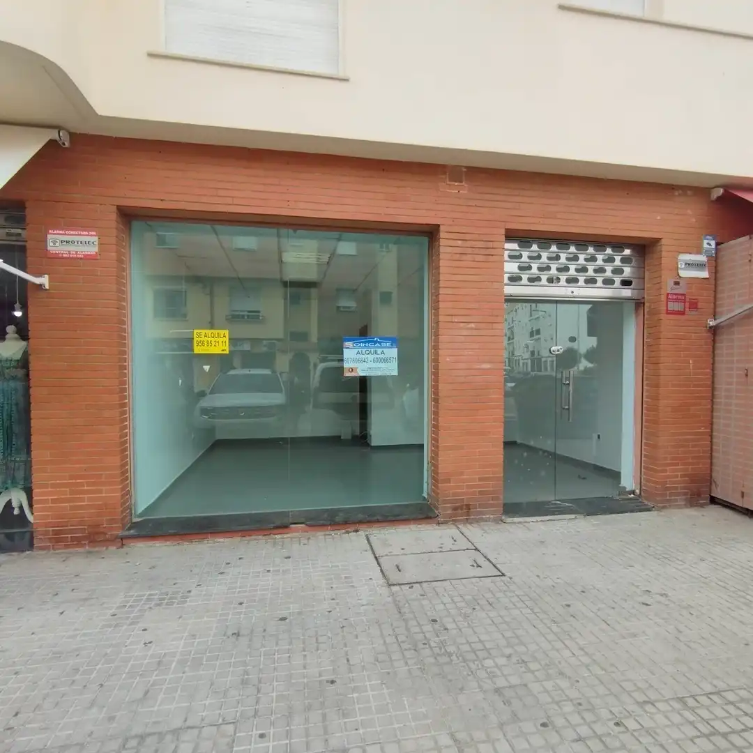 Locale commerciale in affitto a Avenida de la Libertad