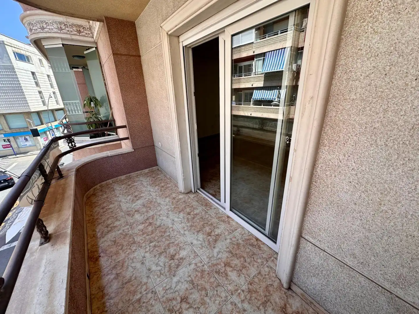 Terraza de Apartamento en venta en Torrevieja con Aire acondicionado, Jardín privado y Amueblado