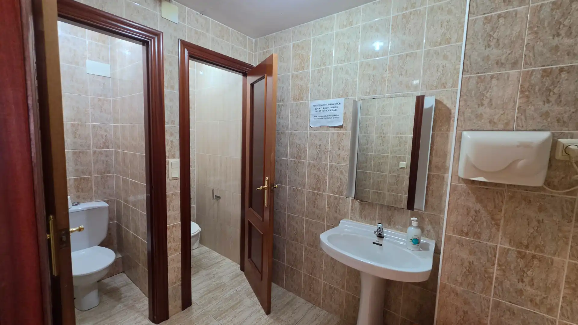 Local comercial en venda a Carrer de Peris Brell 48, imagen 2
