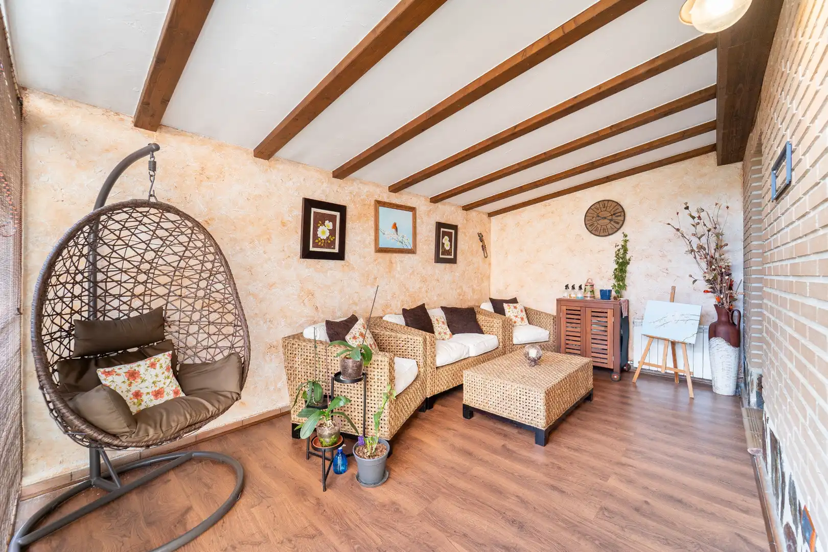 Sala de estar de Casa adosada en venta en La Torre de Esteban Hambrán con Aire acondicionado, Calefacción y Jardín privado