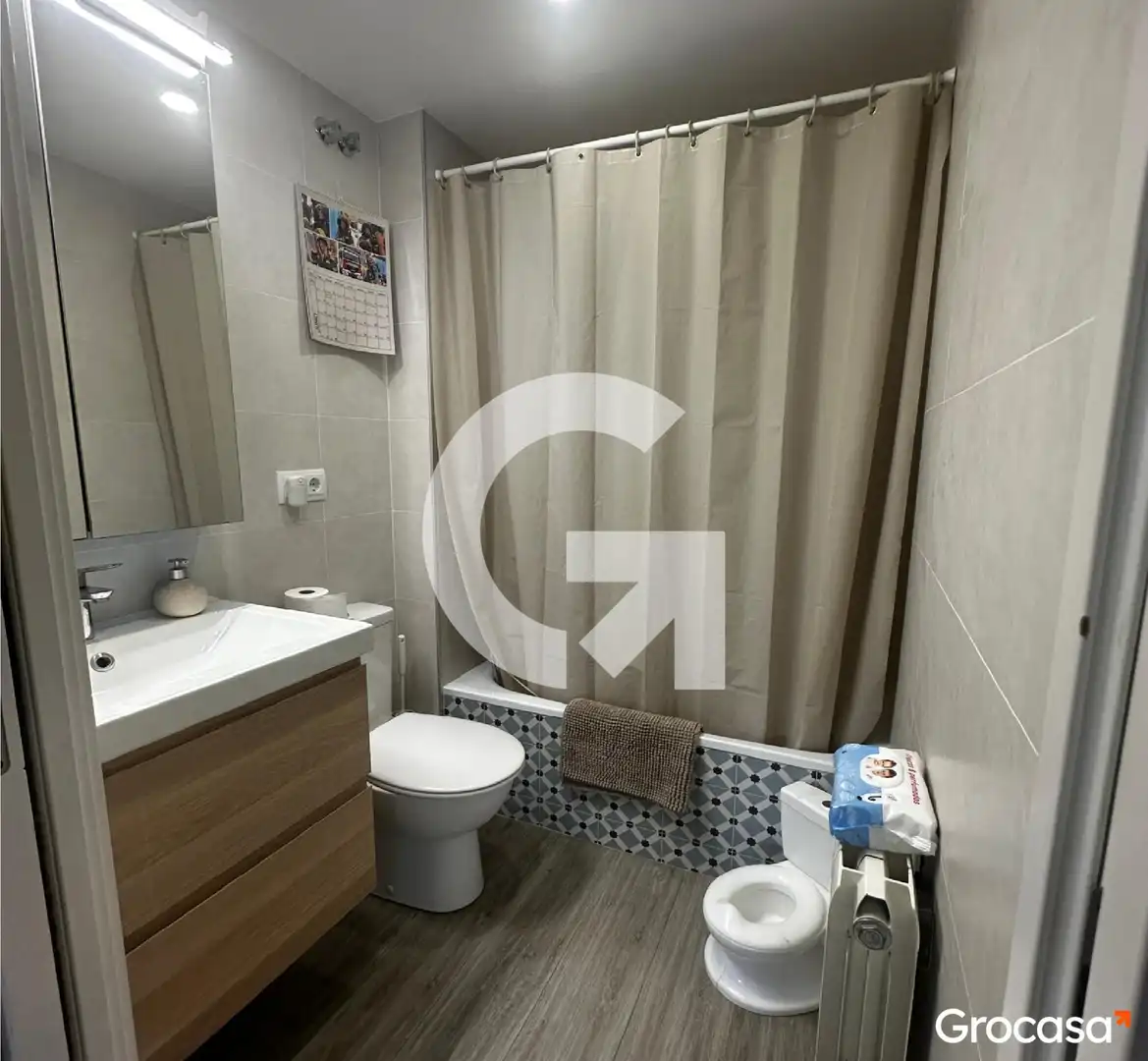 Bathroom of Flat for sale in L'Hospitalet de Llobregat  with Air Conditioner