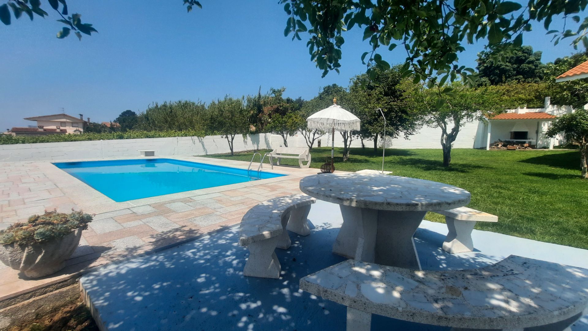Piscina de Casa o xalet en venda en Nigrán amb Calefacció, Jardí privat i Piscina