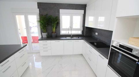 VILLA DE NUEVA CONSTRUCCIÓN DE ESTILO TRADICIONAL CON 5 DORMITORIOS EN PINOSO, imatge 4