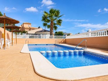 Adosado con piscina en venta en Orihuela Costa