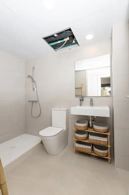 Baño de Apartamento de alquiler en Dénia con Aire acondicionado, Jardín privado y Terraza