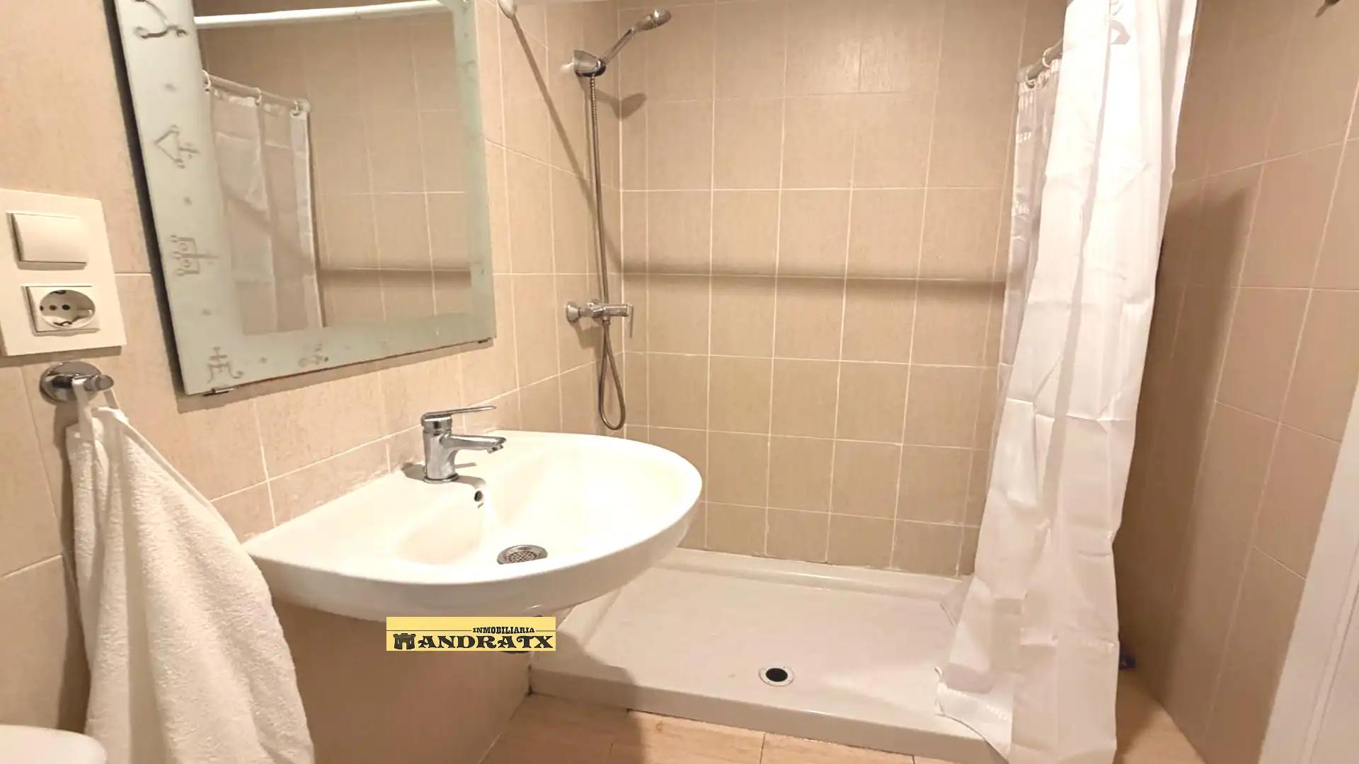 Badezimmer von Wohnung zur Miete in Ares mit Heizung, Privatgarten und Schwimmbad