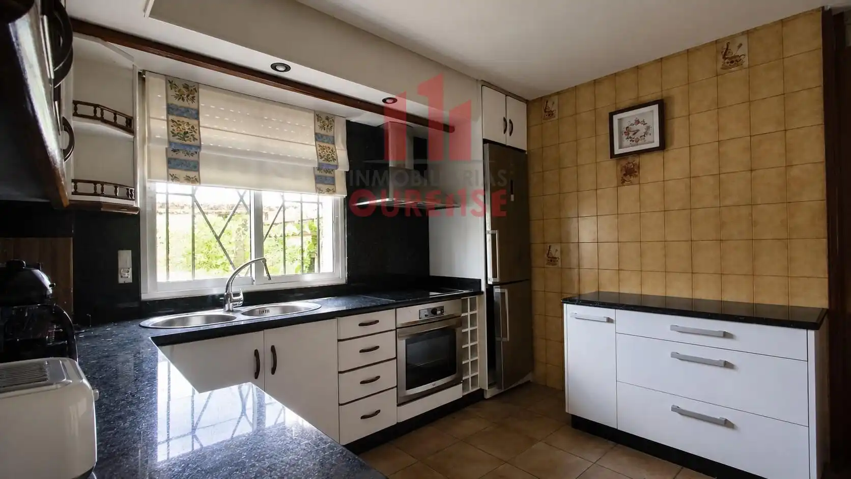 Cocina de Casa o chalet en venta en San Cibrao das Viñas con Calefacción, Jardín privado y Terraza