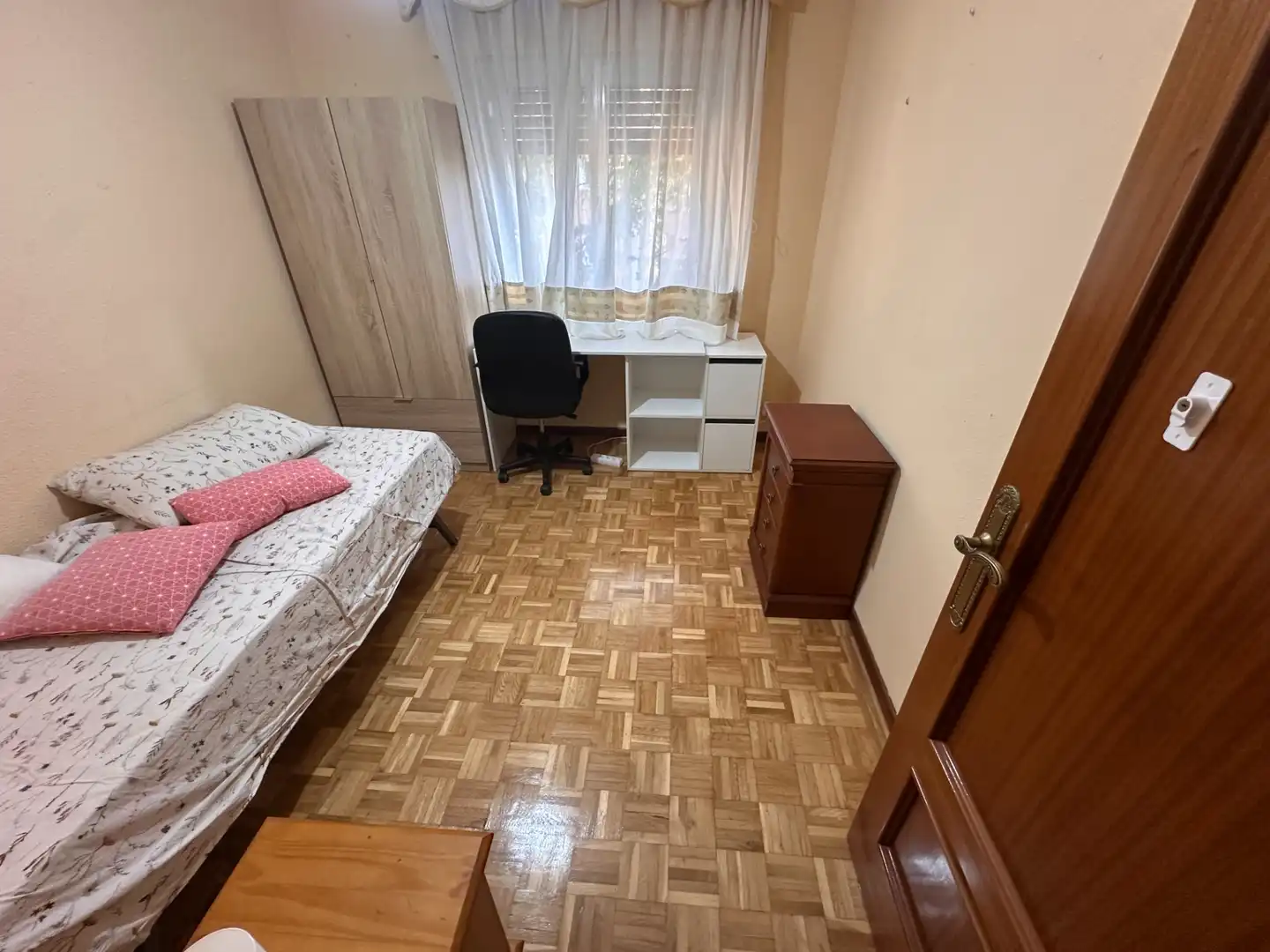 Bedroom of Flat for rent in Cuenca  with Heating, Furnished and Oven