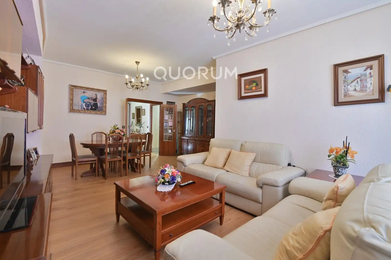 Sala de estar de Piso en venta en Bilbao  con Calefacción, Trastero y Amueblado