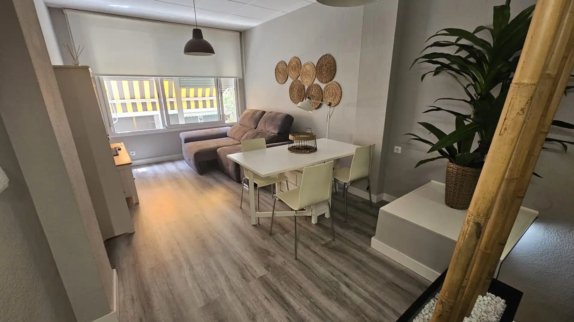 Sala de estar de Dúplex en venta en Calella con Parquet, Terraza y Amueblado