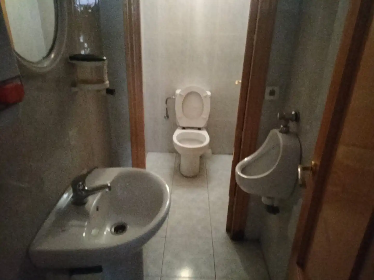 Baño de Local en venta en Madrid con Aire acondicionado