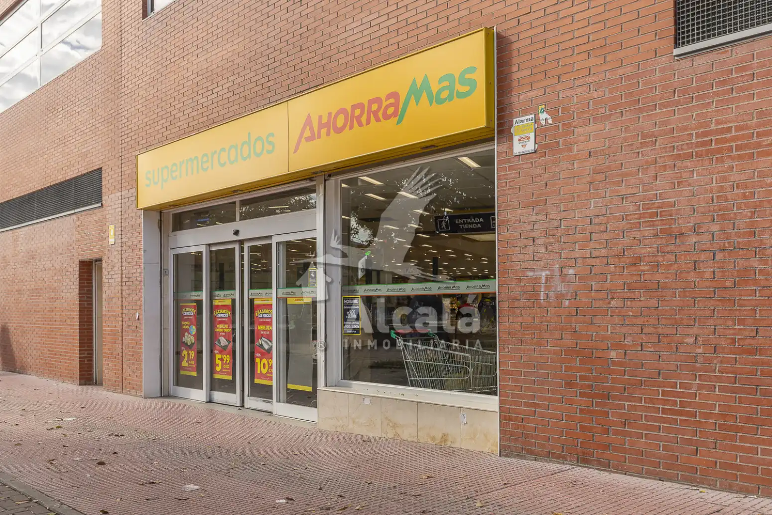 Einfamilien-Reihenhaus zum Verkauf in Alcalá de Henares mit Heizung, Parkett und Schwimmbad