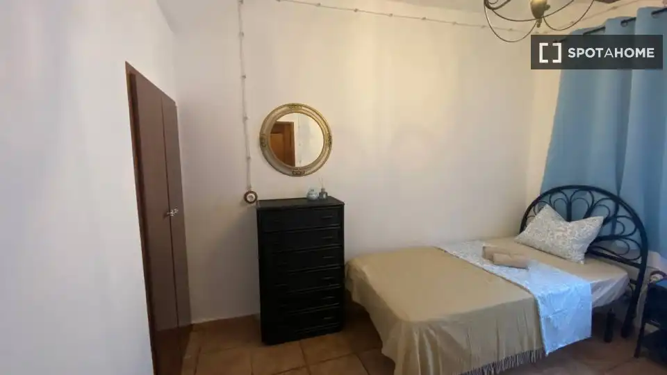Habitación de Piso de alquiler en Sagunto / Sagunt con Aire acondicionado, Calefacción y Amueblado