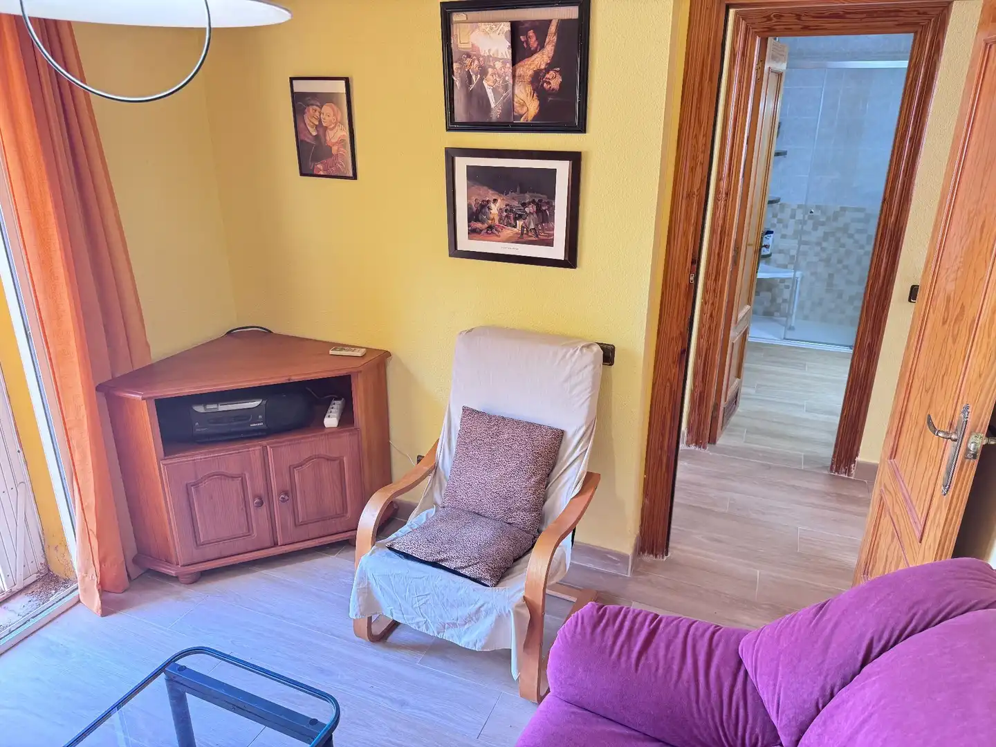 Wohnzimmer von Einfamilien-Reihenhaus zum Verkauf in Roquetas de Mar mit Klimaanlage