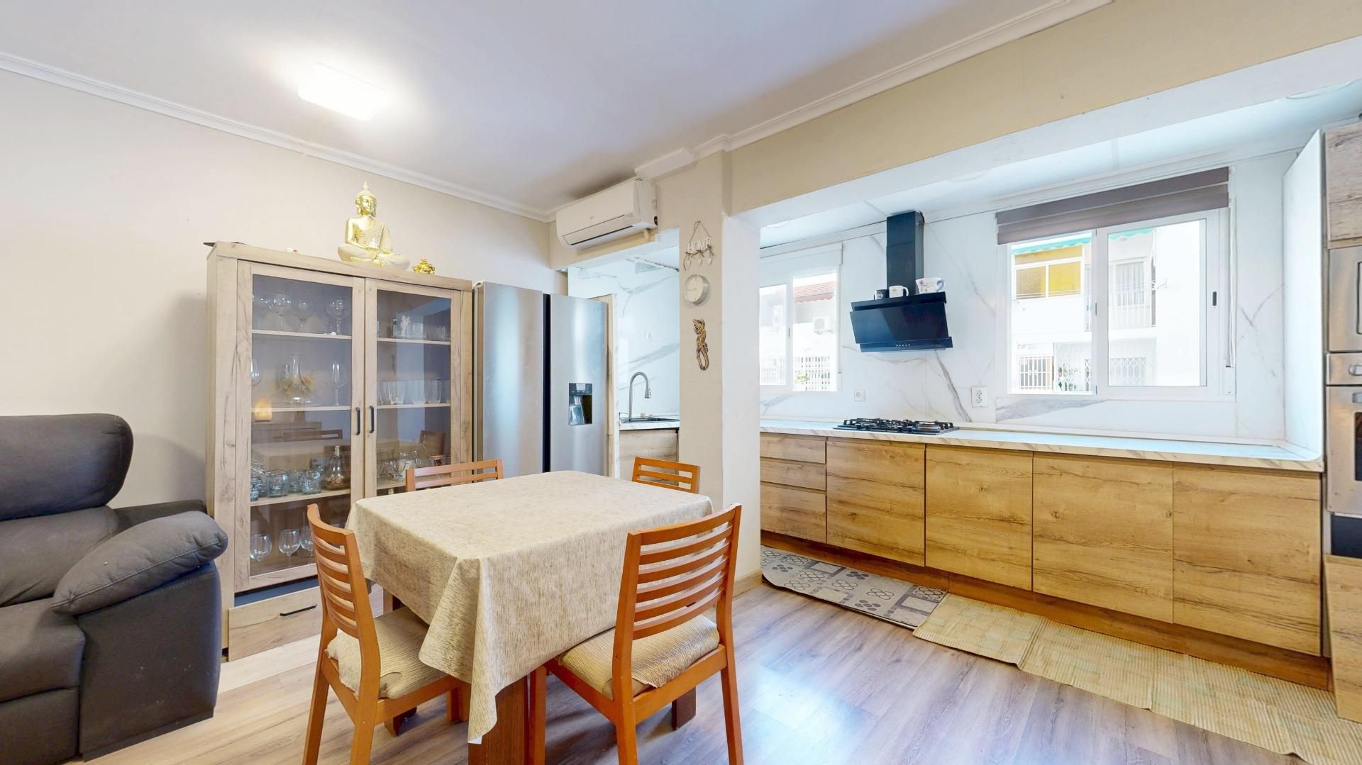 Kitchen of Flat for sale in  Valencia Capital  with Air Conditioner and Balcony