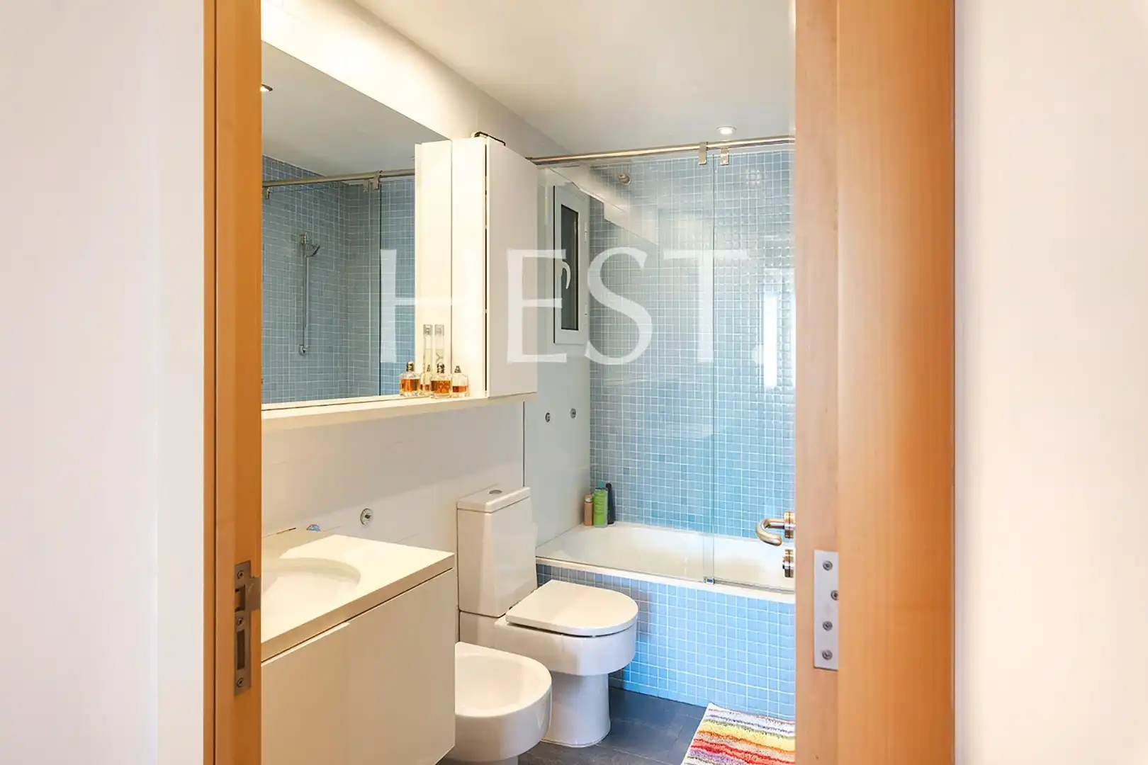 Baño de Piso en venta en Barcelona con Aire acondicionado, Calefacción y Jardín privado