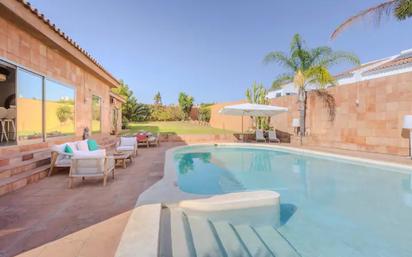 Piscina de Casa o xalet en venda en Estepona amb Aire condicionat, Jardí privat i Piscina