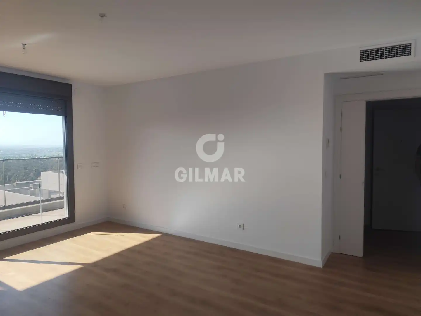 Habitación de Piso de alquiler en Tomares con Calefacción, Jardín privado y Trastero