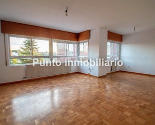 Living room of Flat to rent in Valladolid Capital  with Heating, Parquet flooring and Storage room