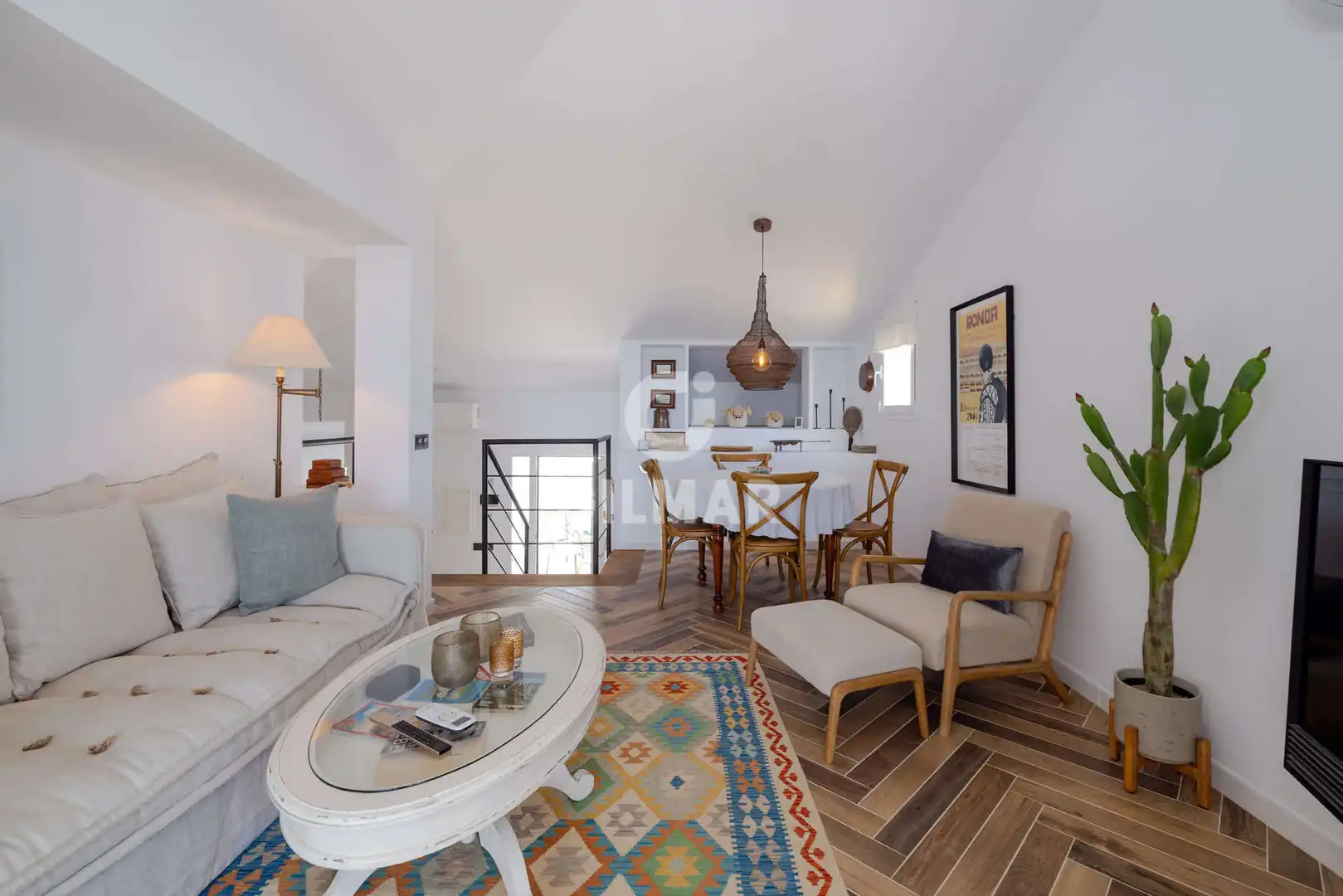 Sala d'estar de Casa adosada en venda en Estepona amb Jardí privat
