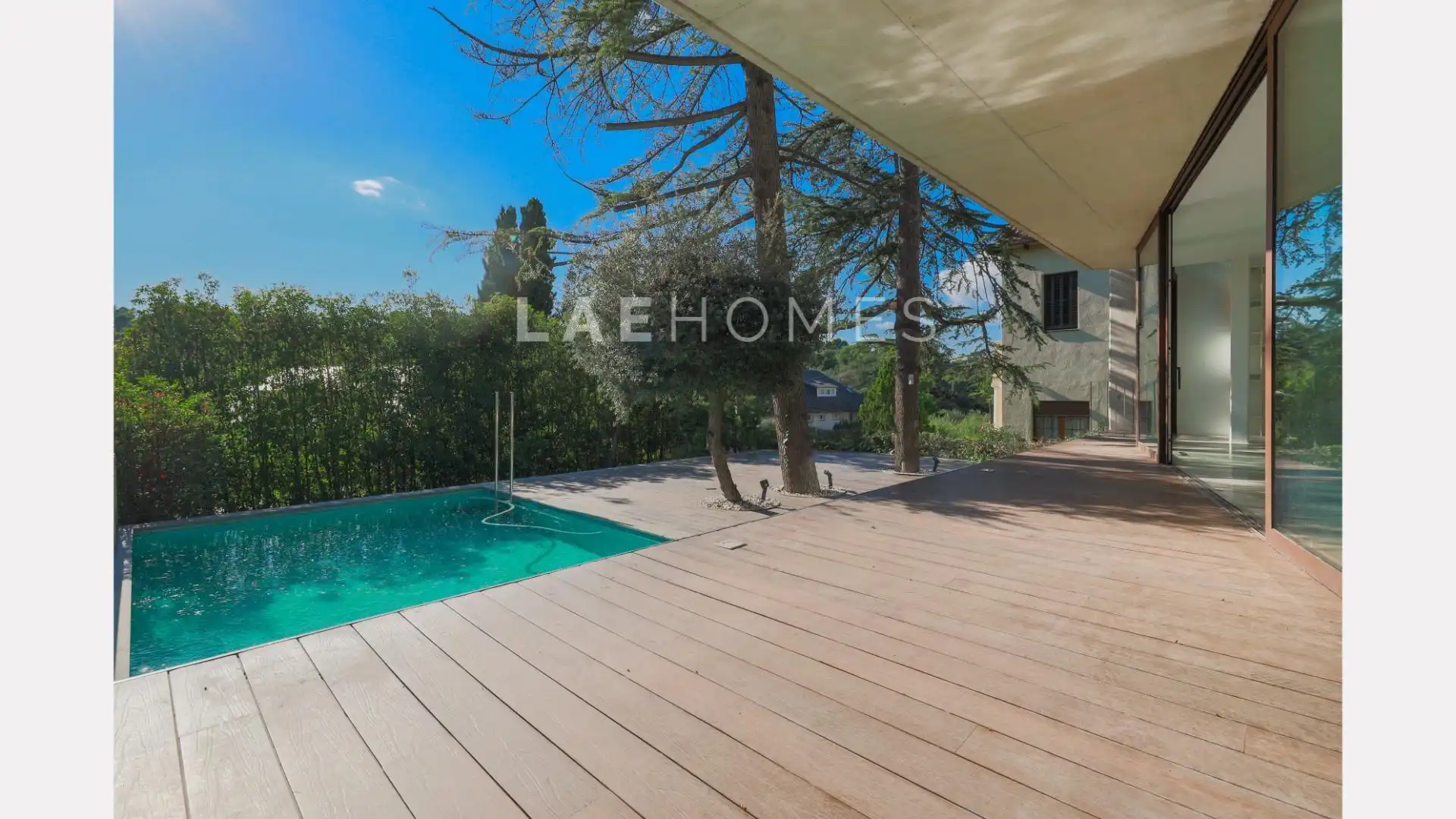 Vista exterior de Casa o chalet en venta en Sant Cugat del Vallès con Aire acondicionado, Calefacción y Jardín privado