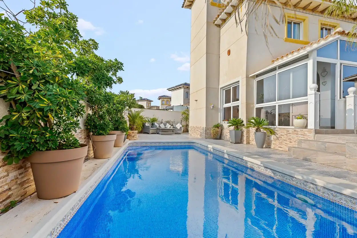 Piscina de Casa o xalet en venda en Orihuela amb Piscina